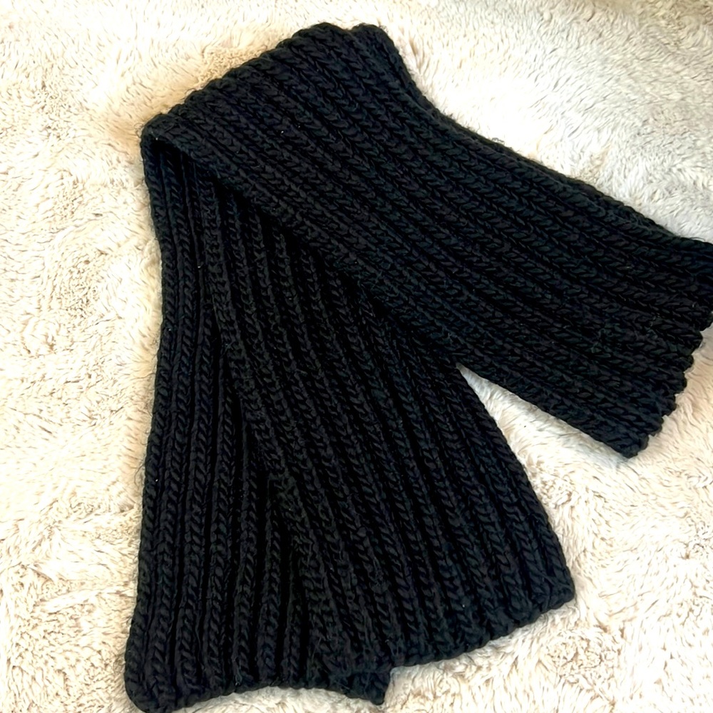Black knit scarf